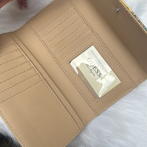 New GUESS Abree Slim Wallet - Picture 3 of 4
